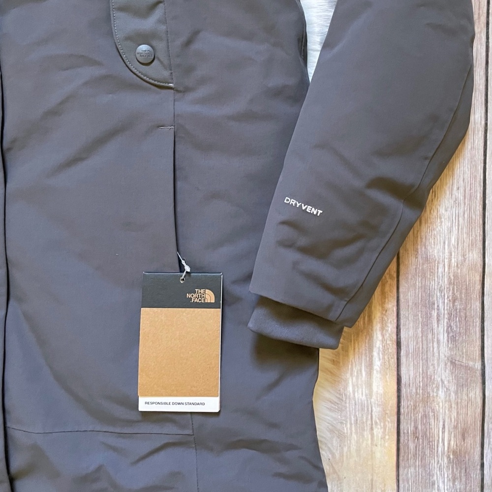 The North Face Women’s New Outerboroughs Parka - Picture 4 of 10